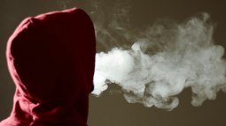 adolescente fumando