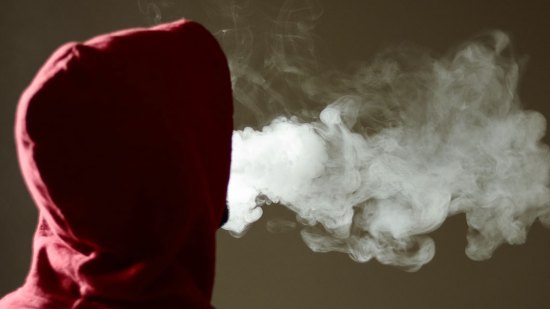 adolescente fumando