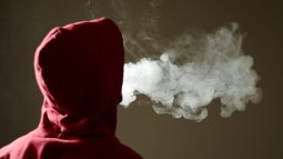 Controla que tu hijo no genere una adicción a la nicotina, pero tampoco a internet