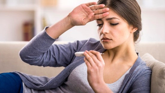 ¿Cómo cambia la temperatura corporal de la mujer durante la ovulación?