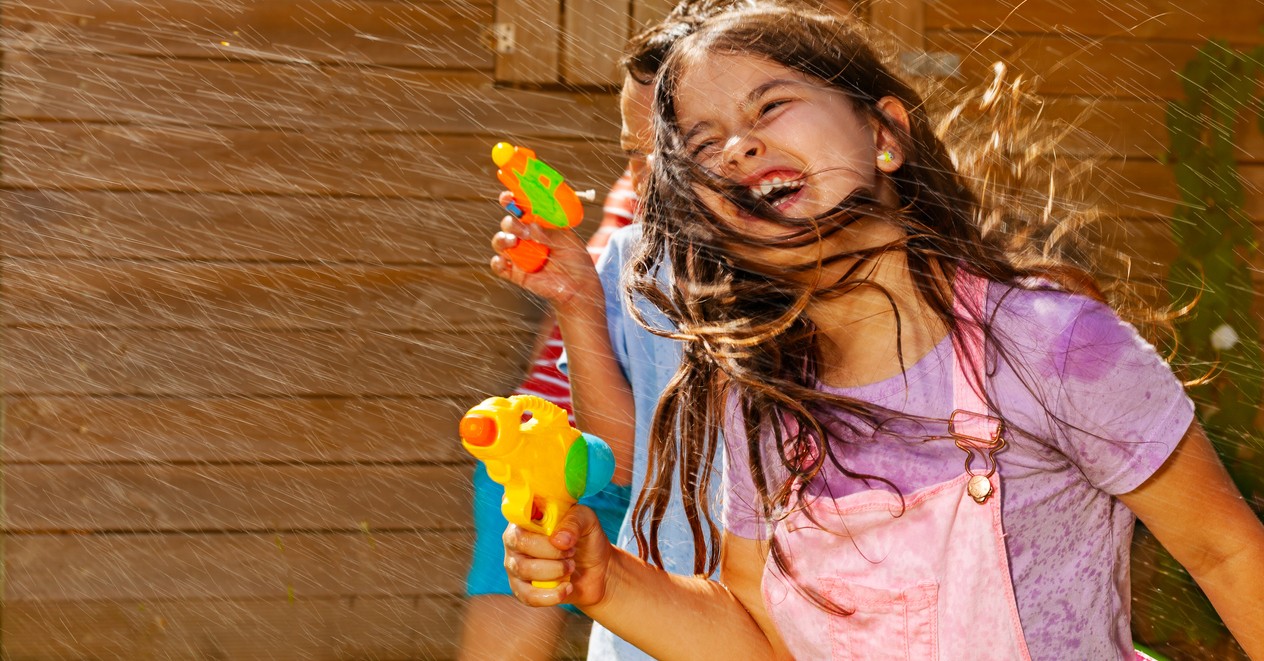 Los peligros y riesgos de los juguetes bélicos para los niños