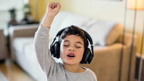 Las mejores canciones para escuchar en compañía de tu hijo