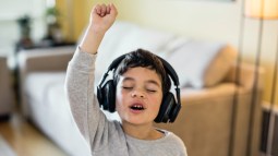 Las mejores canciones para escuchar en compañía de tu hijo