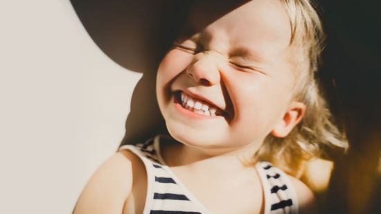 ¿Cómo saber si un niño es feliz? Las diez señales de felicidad infantil que debes conocer
