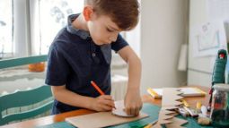 Las mejores manualidades con materiales reciclados para niños