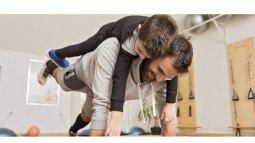 padre e hijo haciendo ejercicio