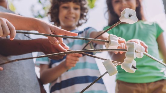 niños en campamento de verano