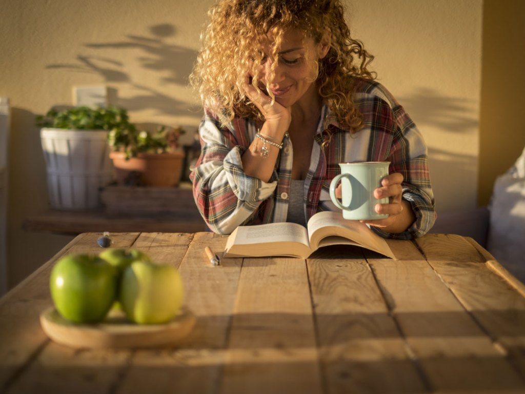mujer leyendo