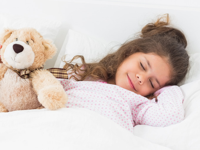 niña durmiendo osito