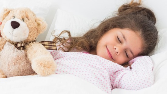 niña durmiendo osito