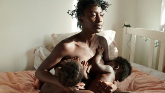 Fotografías que muestran la faceta más salvaje de la lactancia materna