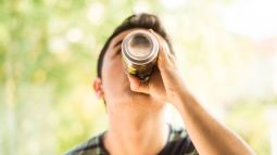 Cuando nuestros hijos empiezan a beber alcohol, ¿cómo deben afrontarlo los padres?
