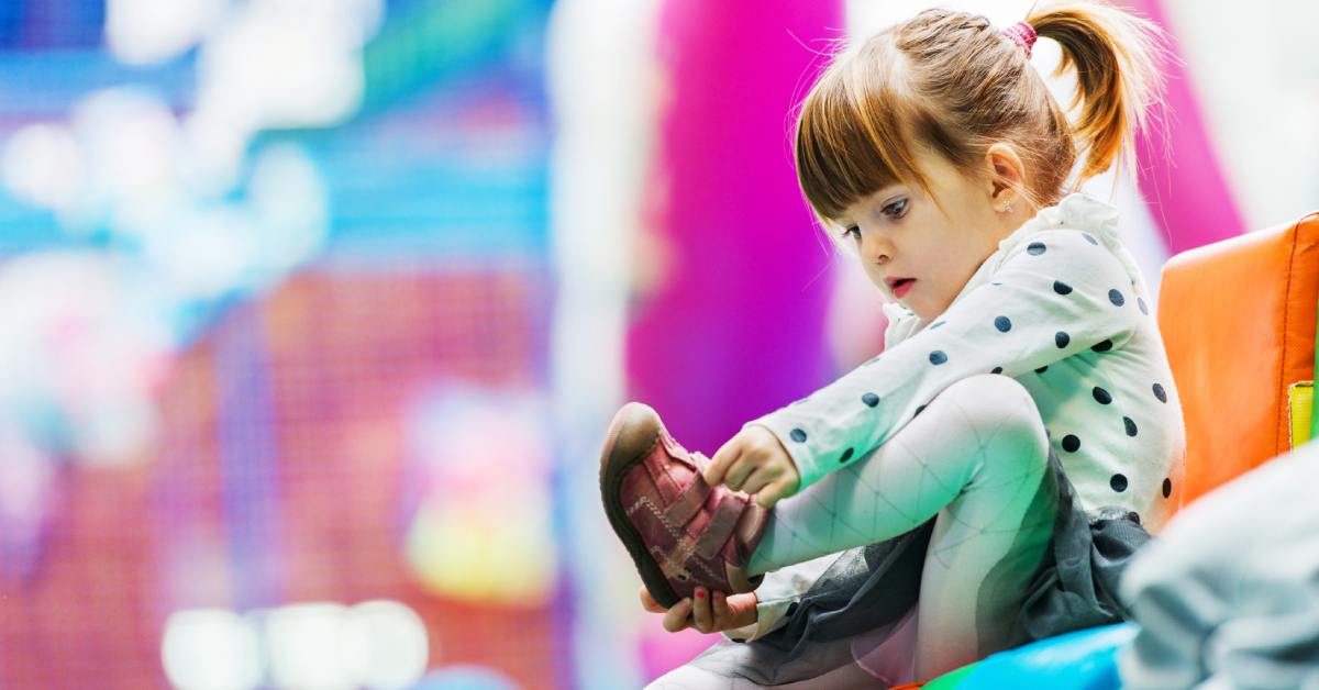 Cómo debe ser la suela de los zapatos de los niños