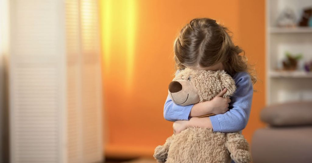 Frases que no debes decir a un niño cuando tiene miedo
