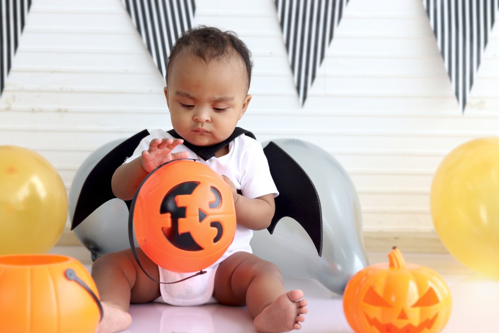 Un bebé disfrazado de Halloween