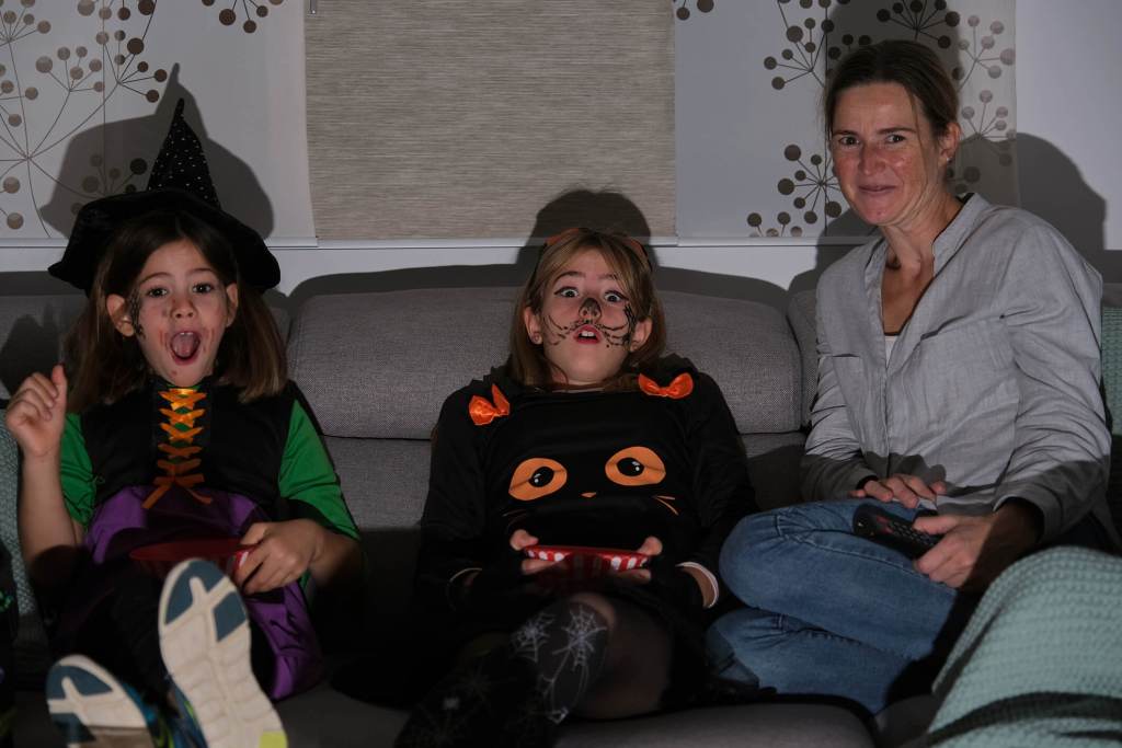Película de Halloween en familia - iStock