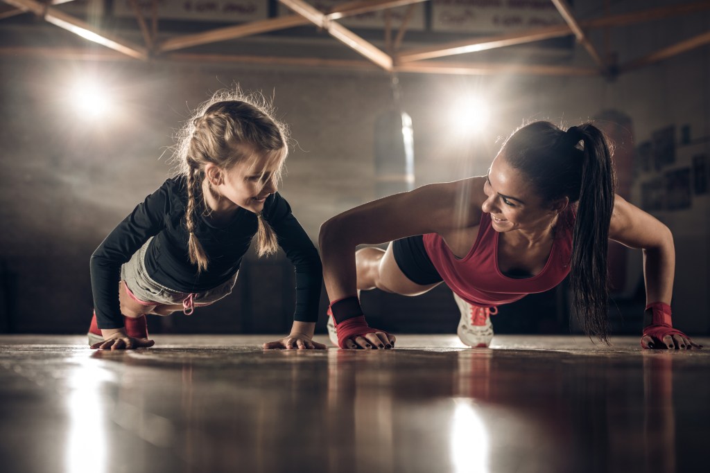 ejercicio infantil en el gimnasio