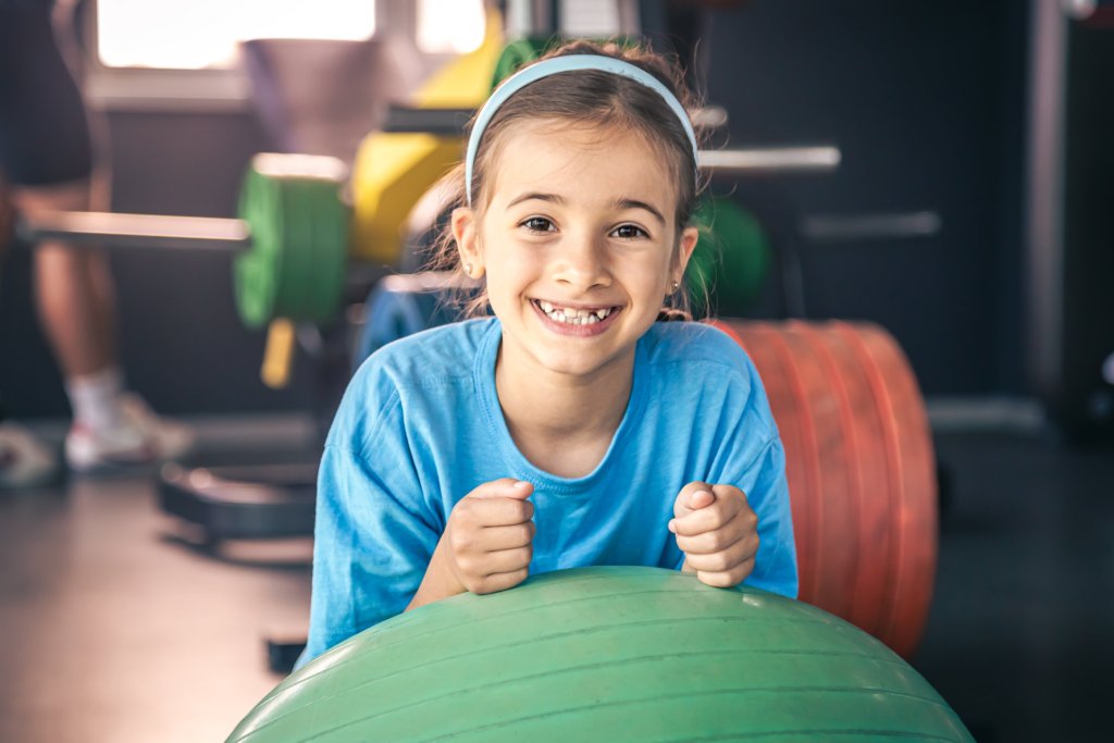 ejercicio infantil en el gimnasio