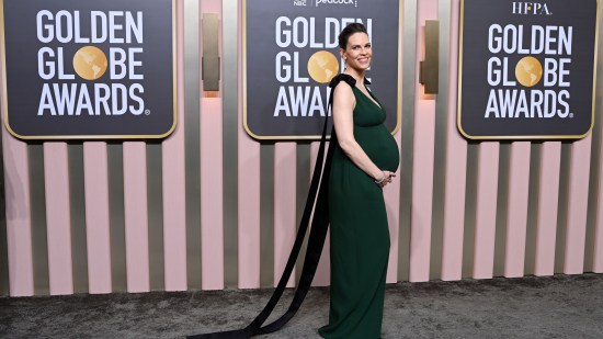 Hilary Swank, embarazada en los Globos de Oro 2023