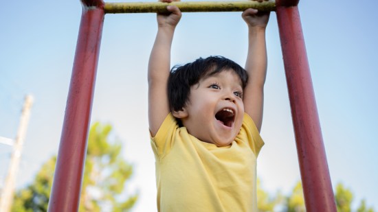 niño jugando