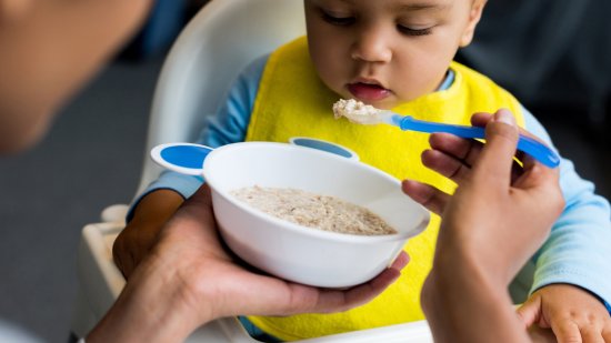 Estreñimiento en el bebé: Esto es lo que pueden hacer los padres para aliviarlo