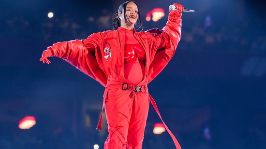 Rihanna durante su actuación en la SuperBowl