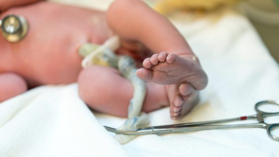 Los beneficios de retrasar el corte del cordón umbilical
