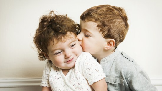 motivos por los que debes besar mucho a tus hijos
