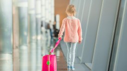 niño viaje solo