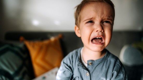 niño enfadado