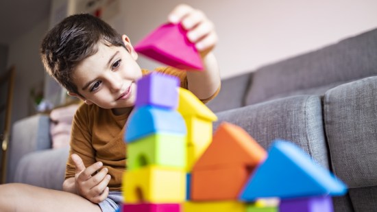 niño jugando