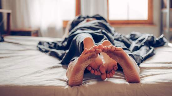 Lactancia erótica: así es la práctica de dar el pecho a tu pareja por placer - Fuente: iStock