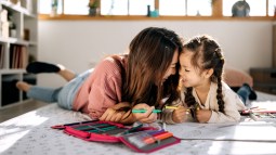 niña y madre