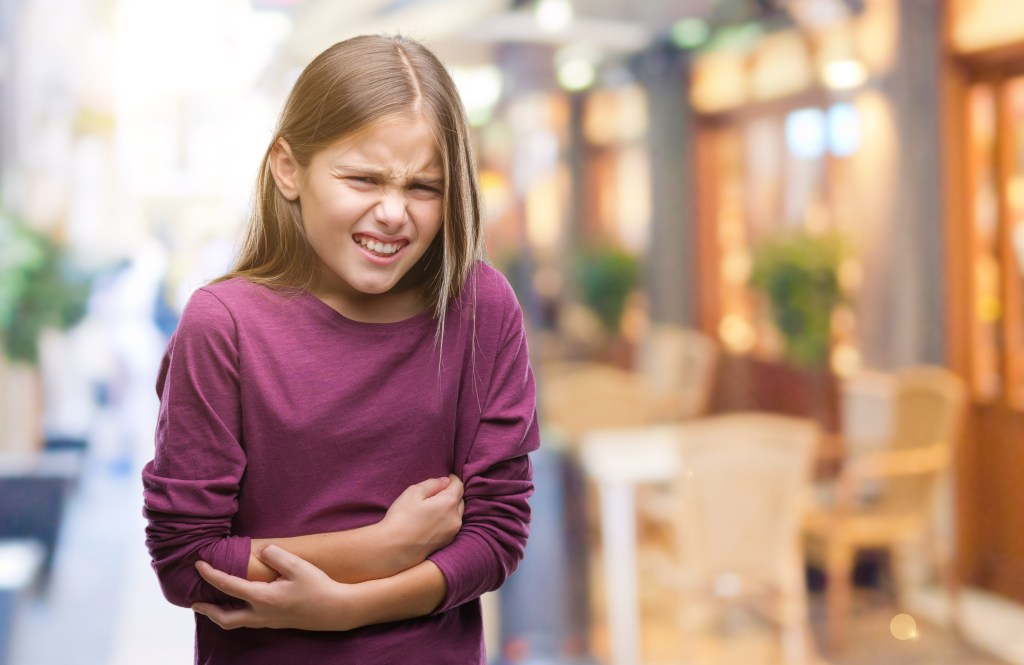 niña dolor de tripa