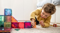 Niño jugando