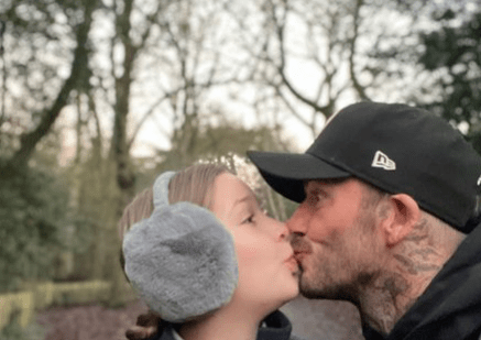 David Beckham besando a su hija Harper