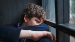 niño triste