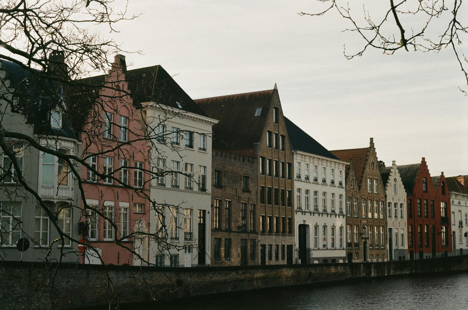 charming historic canal houses in bruges