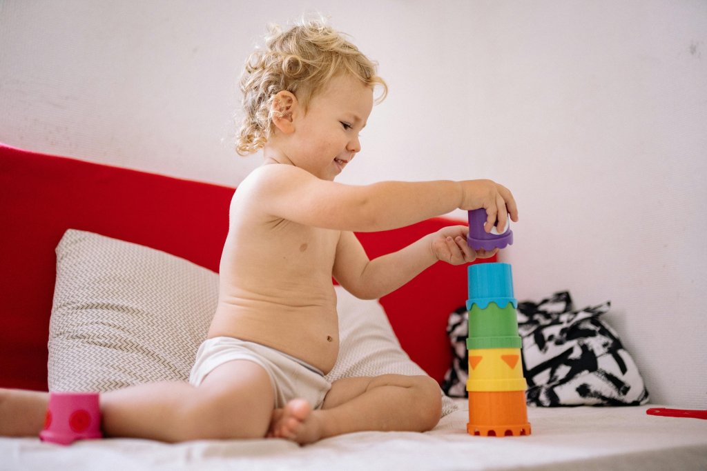 Nombres de niños basados en colores: los tonos que inspiran ideas originales y vibrantes