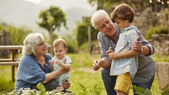 abuelos y nietos