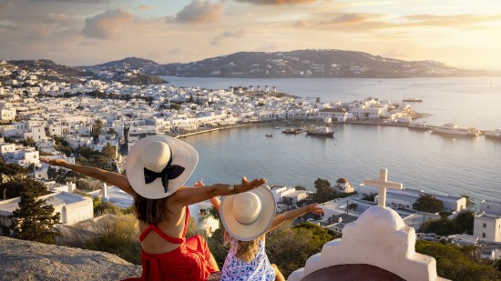 fmailia en mykonos