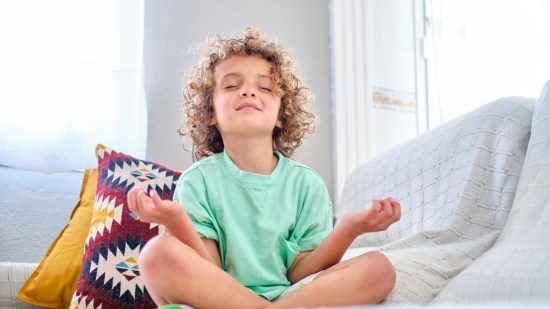 niño en silencio