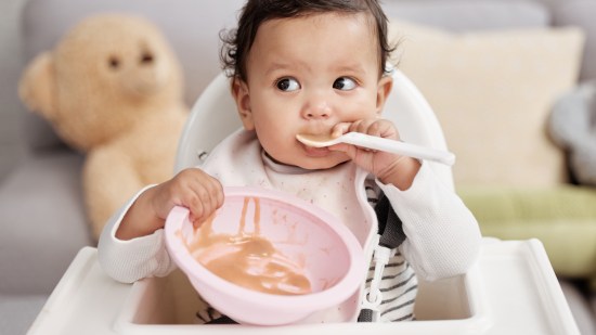 Bebé comiendo