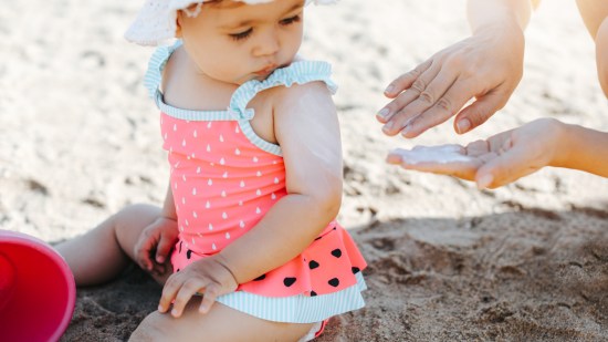 bebé en la playa