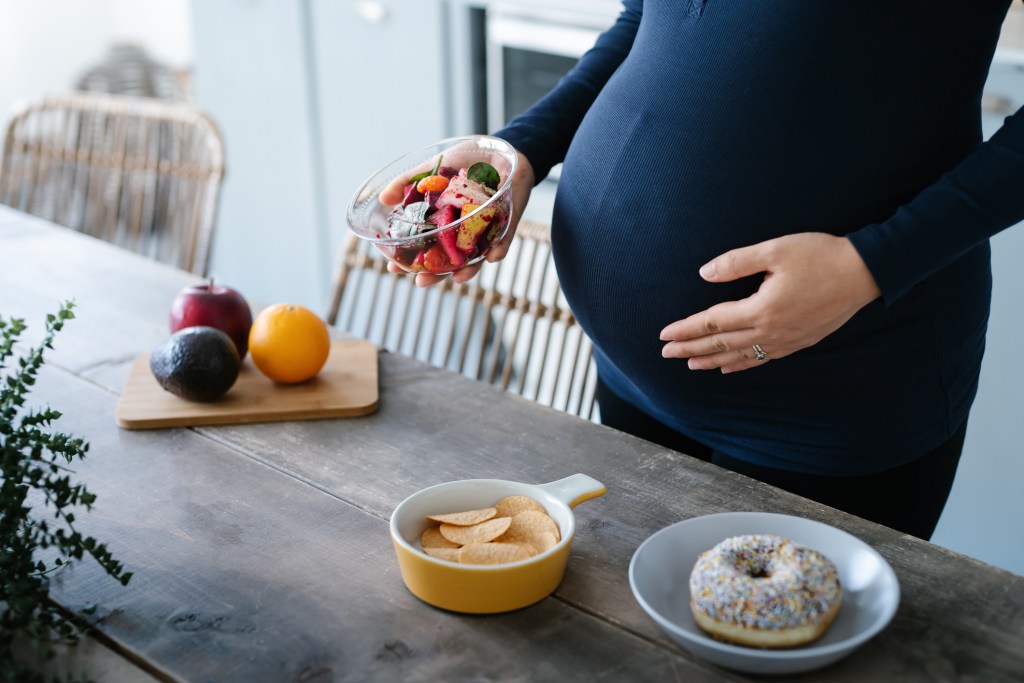 Aumento de peso fetal: claves para un desarrollo saludable del bebé según un pediatra