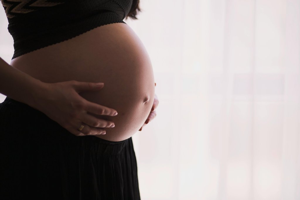 Emociones en el embarazo: qué siente el feto en la tripa cuando su mamá llora o está triste