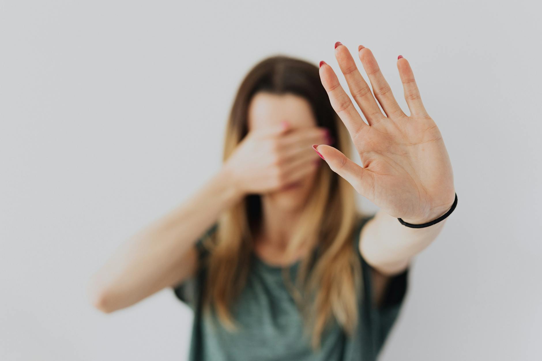 Manos hinchadas en el embarazo: causas y consejos útiles - Fuente: Pexels