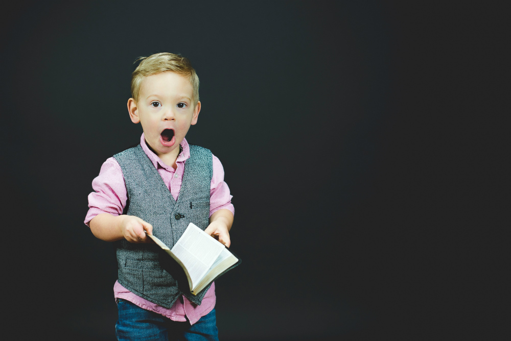 Niño sorprendido