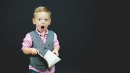 Niño sorprendido