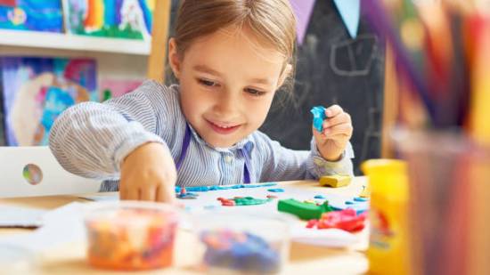 Los seis juegos que una psicóloga recomienda para desarrollar la inteligencia en los niños